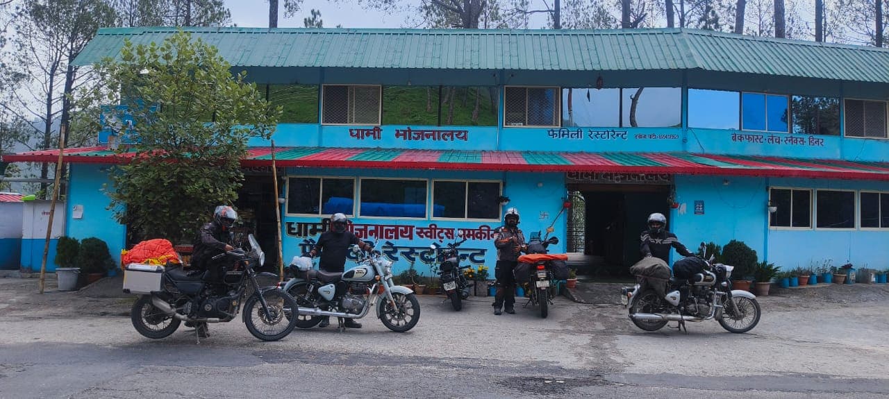 Dhami Bhojnalay & Hotel Ambiance